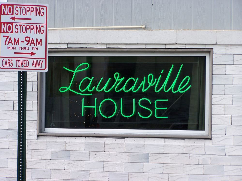 Laurcuville House